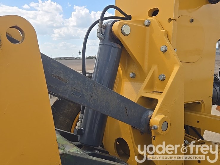 2019-deere-670g-image-30