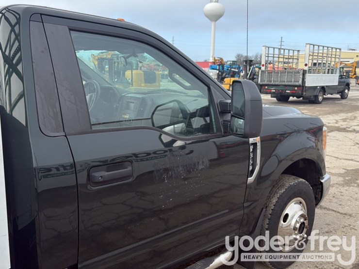 2017-ford-f350-image-29