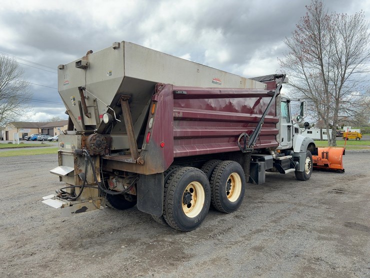 2010-mack-granite-gu713-image-5