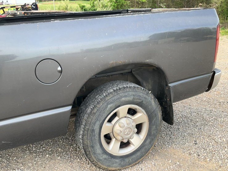 2004-dodge-2500-image-35