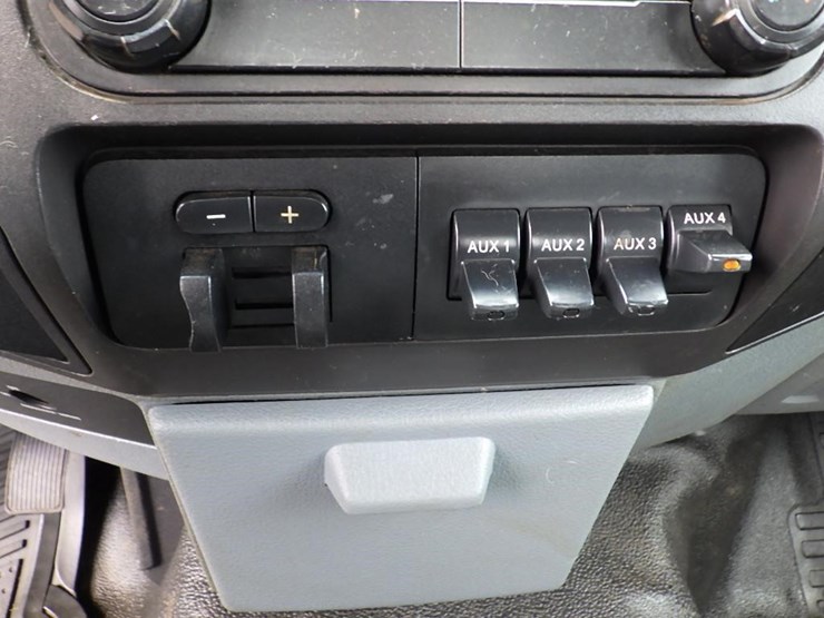 2011-ford-f550-image-30