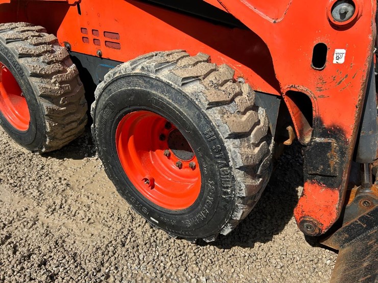 2017-kubota-ssv75-image-12