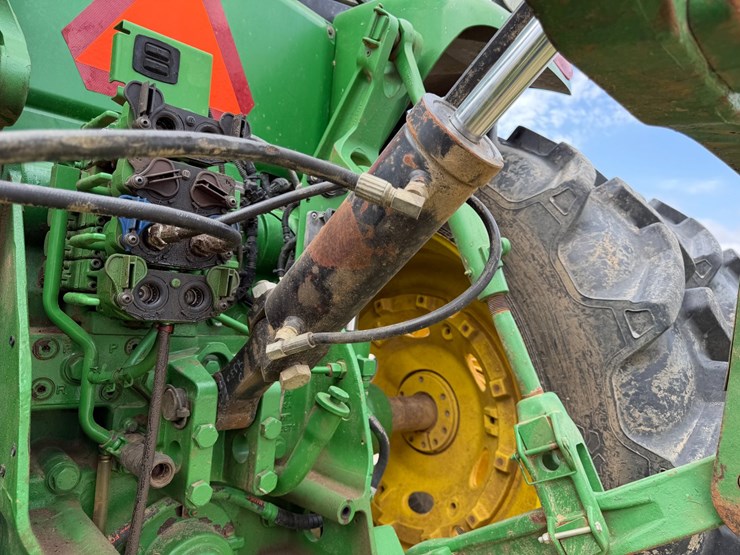 2012-john-deere-8235r-image-23