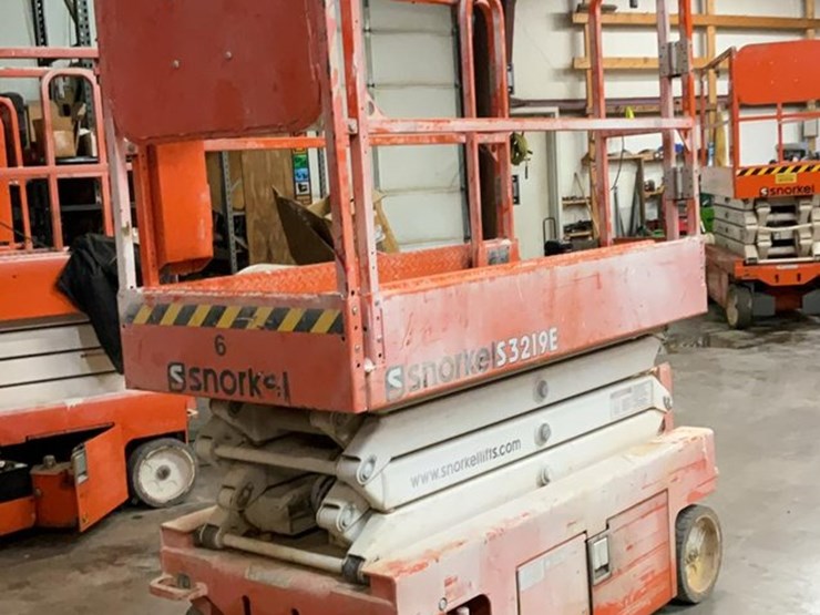 #413-•-2019-snorkel-19'-scissor-lift-image-1