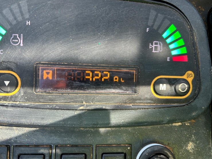 2023-case-cx37c-image-22