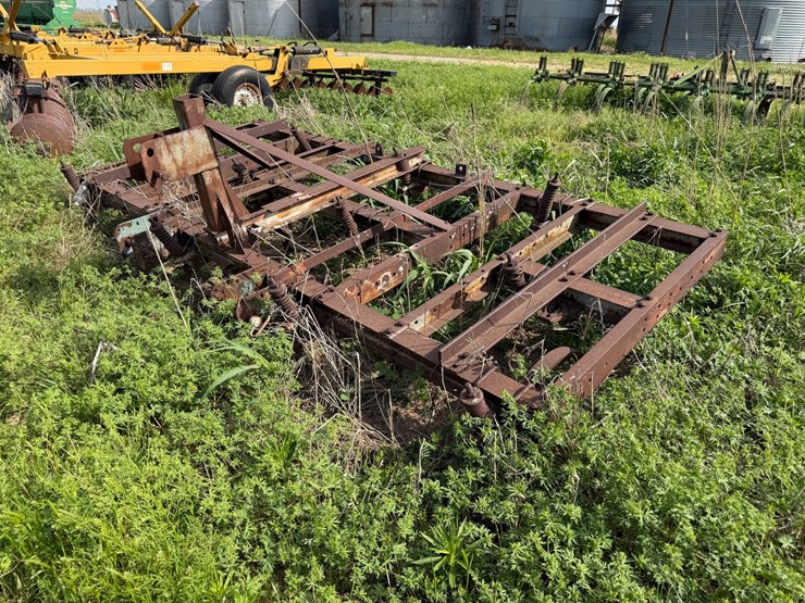 #45299-•-12'-chisel-plow-image-1