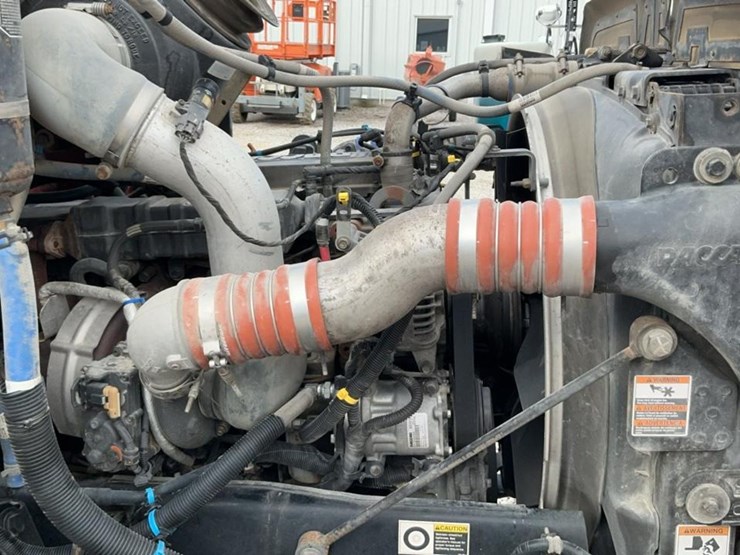 2021-peterbilt-337-image-11