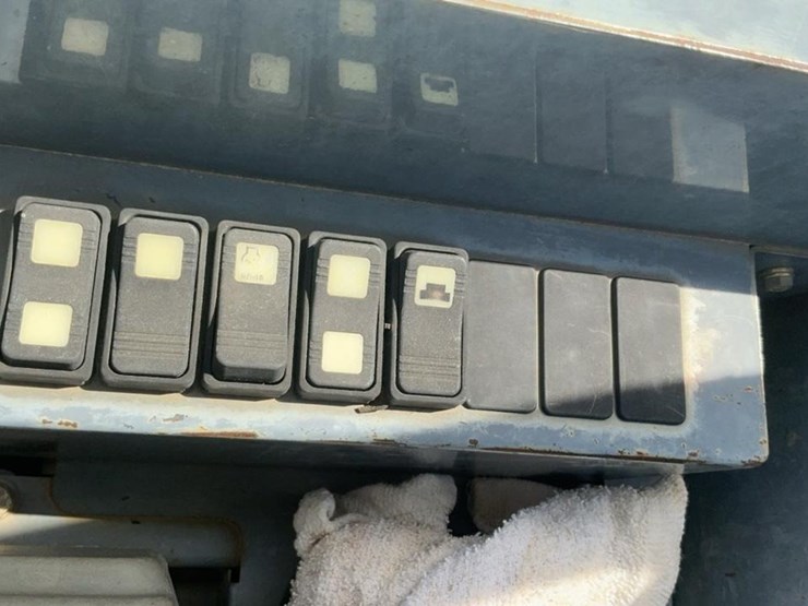 2017-takeuchi-tb240-image-21