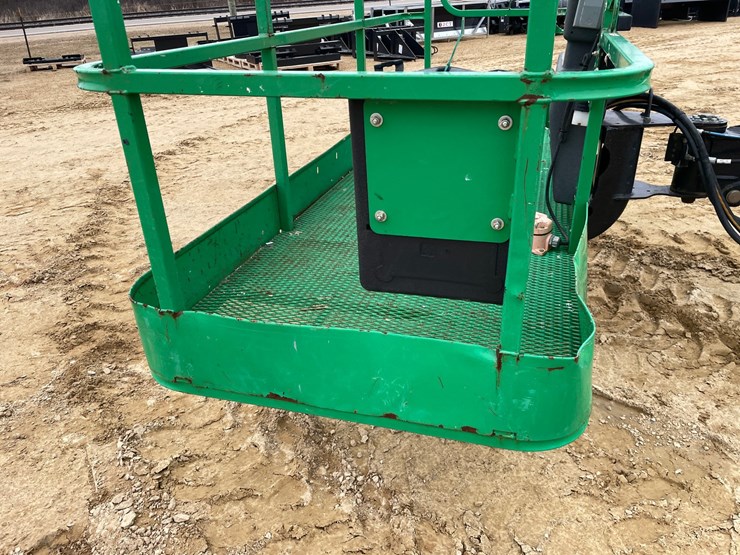 2016-jlg-400s-image-36