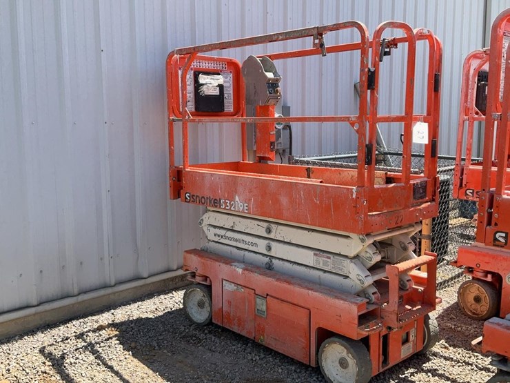 #427-•-snorkel-19'-scissor-lift-image-2