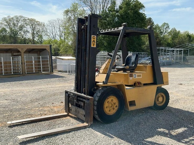 1976-caterpillar-v80c-image-1