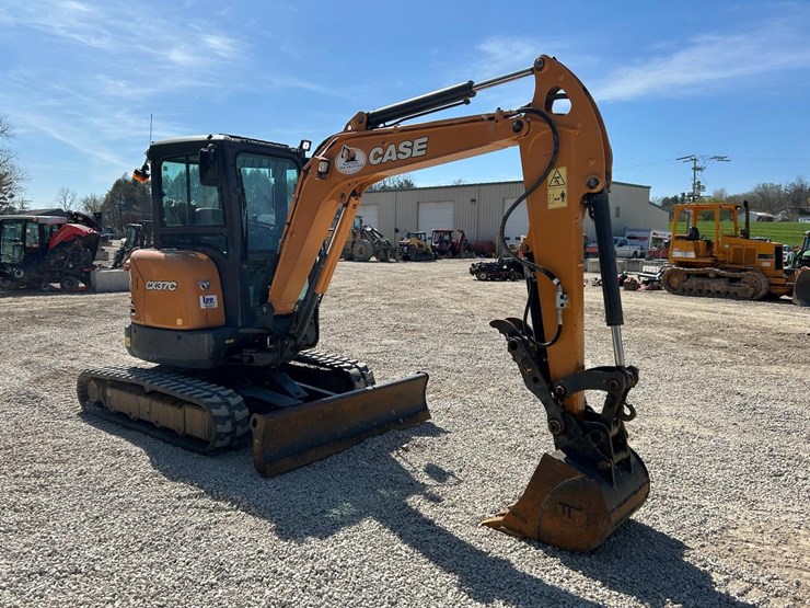 2023-case-cx37c-image-6