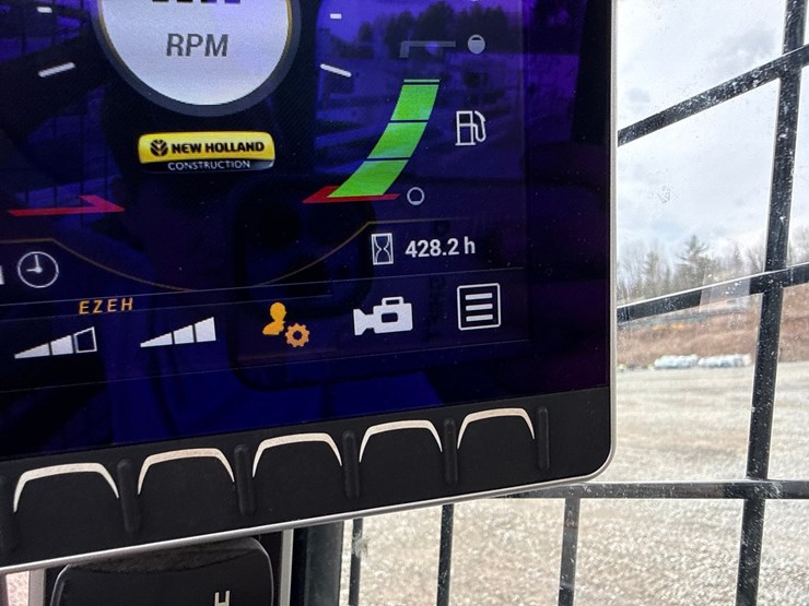 new-holland-l320-image-36