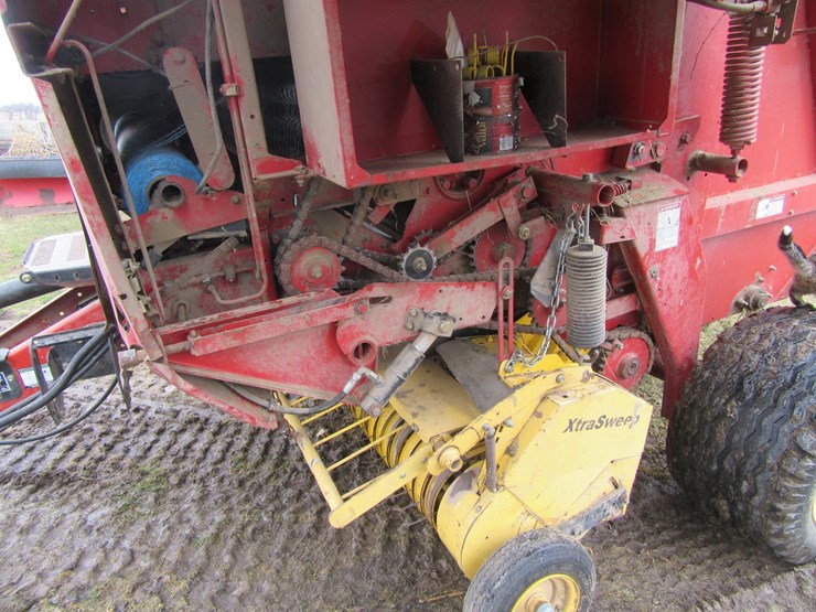 new-holland-br780-image-8