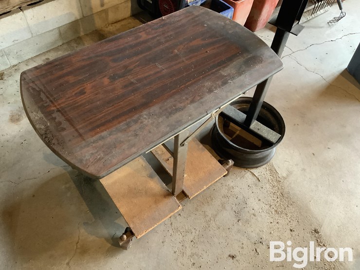 can-crusher-&-table-image-3