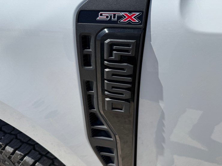 2023-ford-f250-image-12