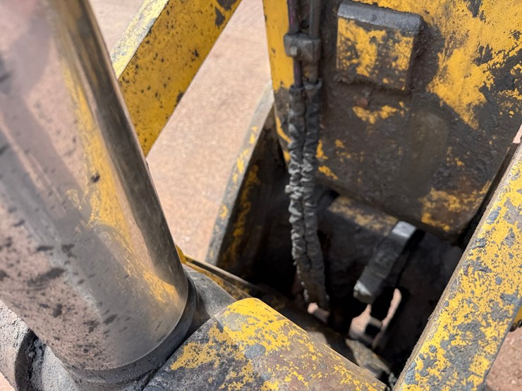 caterpillar-330d-image-14