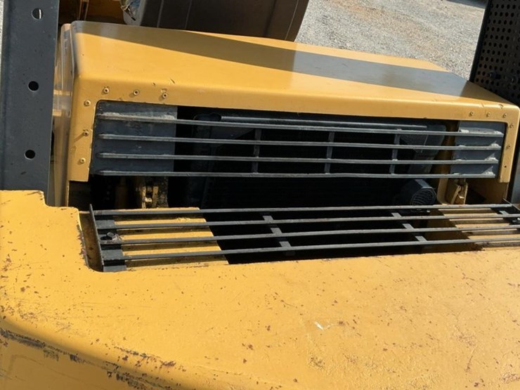 1976-caterpillar-v80c-image-33