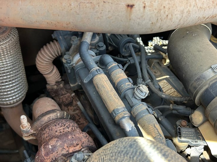 2019-case-tr270-image-35