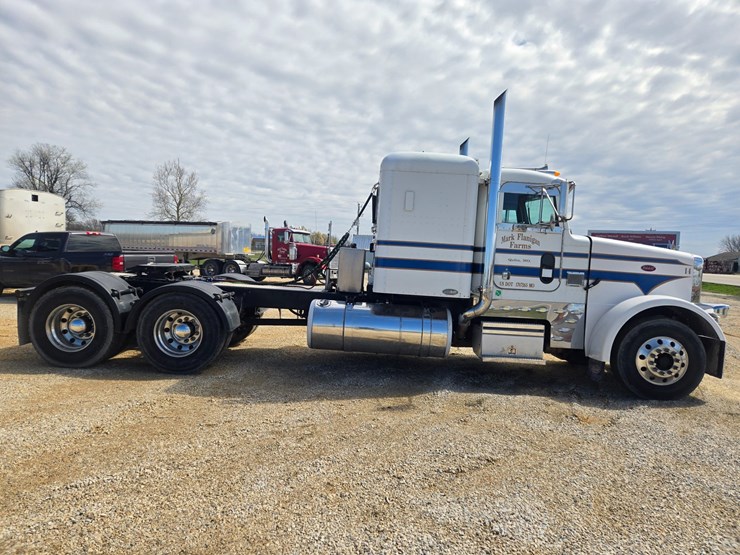 1996-peterbilt-377-image-23
