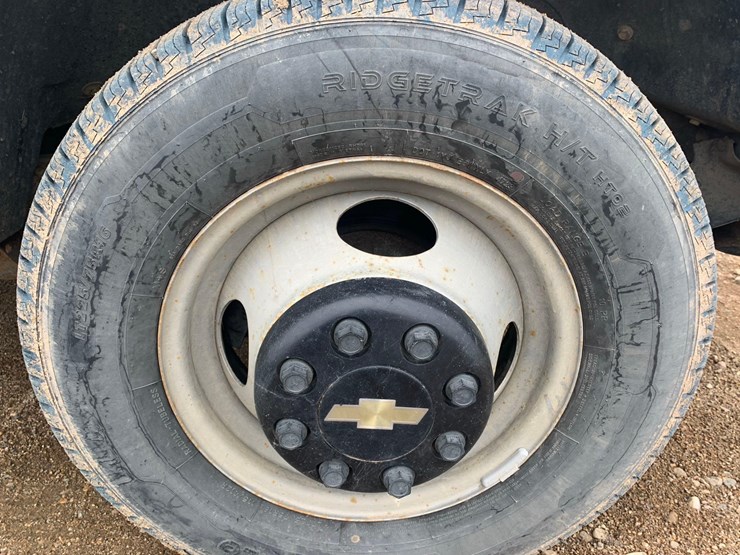 2000-chevrolet-c3500-pickup-image-19