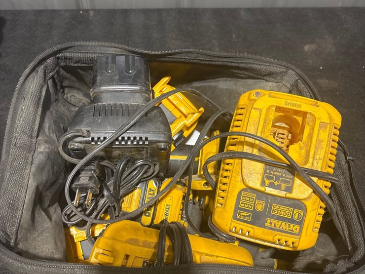 #771-•-bag-of-dewalt-drills-and-impacts-image-2