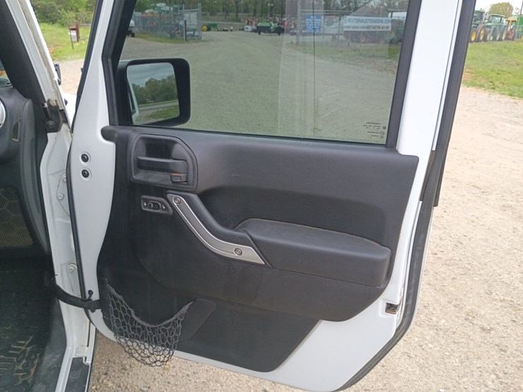 2015-jeep-wrangler-image-34