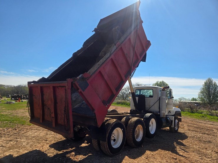 1994-mack-rd690s-image-30