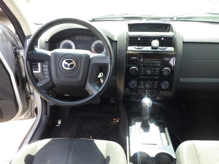 2010-mazda-tribute-image-9