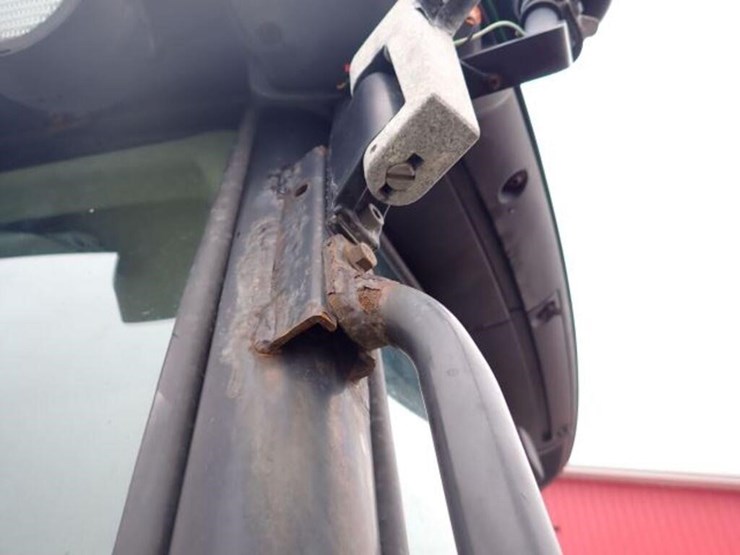 2016-john-deere-5085e-image-43