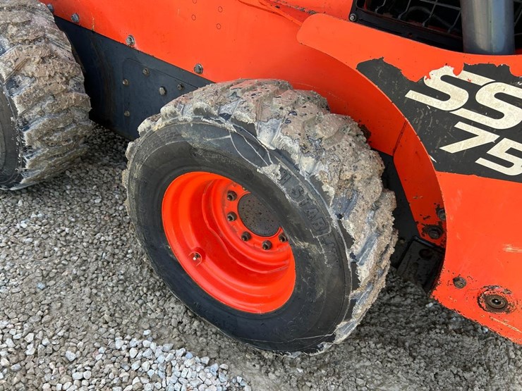 2017-kubota-ssv75-image-15
