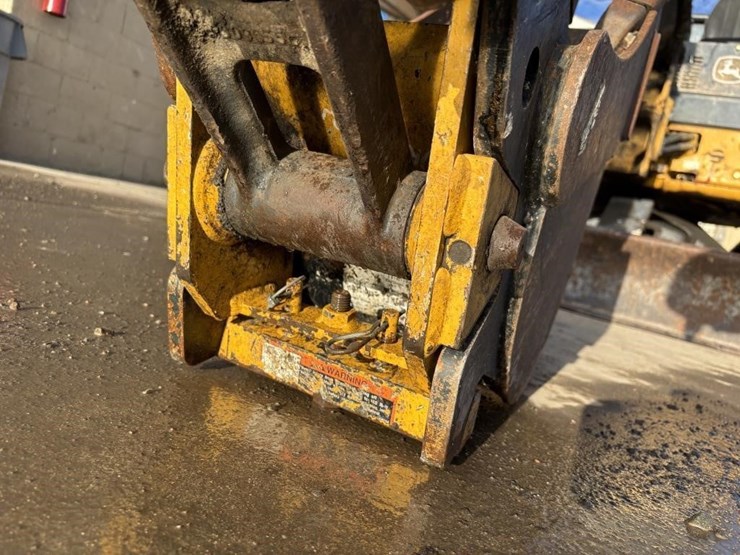 2006-deere-27d-image-11