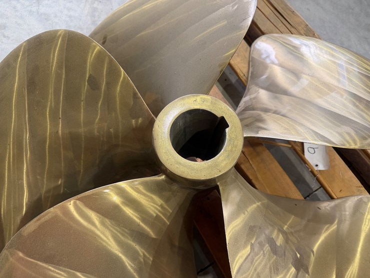 #9-•-40"-solid-brass-marine-propeller-image-5
