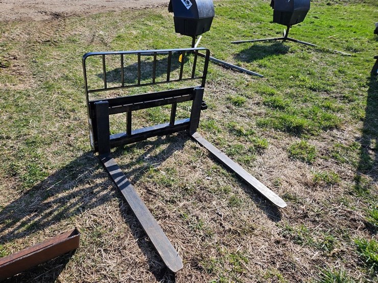 #550-•-walco-48"-pallet-forks-image-7