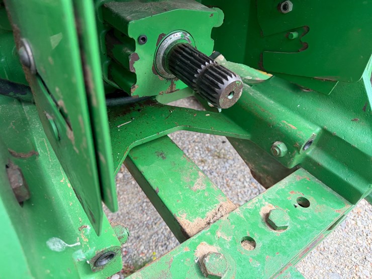 2012-john-deere-8285r-image-22