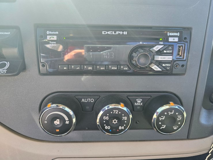 2019-peterbilt-567-image-65