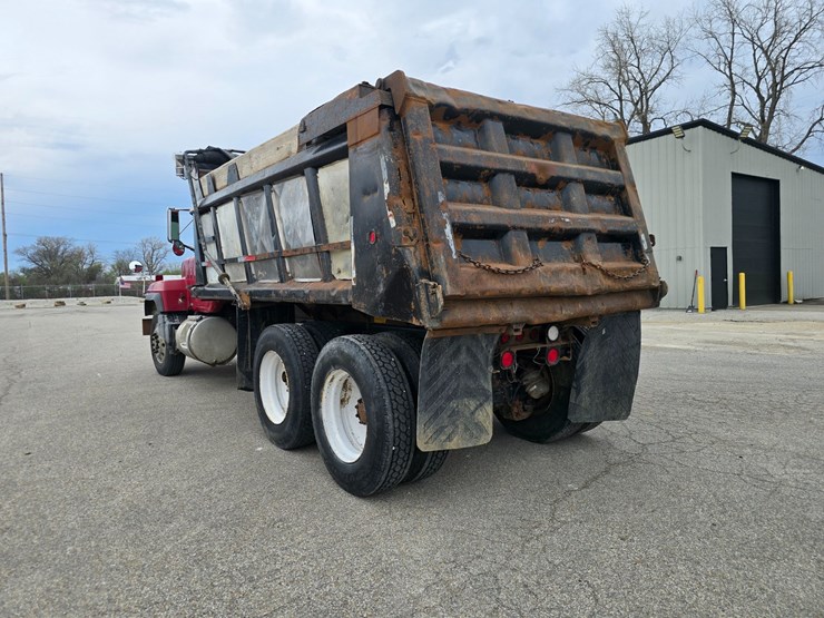 2003-mack-rd688s-image-11