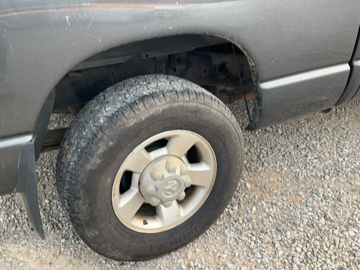 2004-dodge-2500-image-41