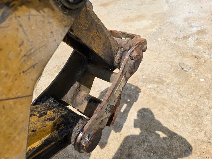 2005-caterpillar-420d-image-55