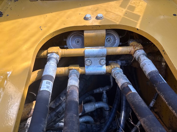 caterpillar-325-image-31