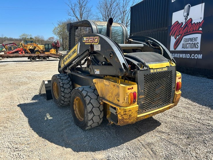 new-holland-l230-image-2
