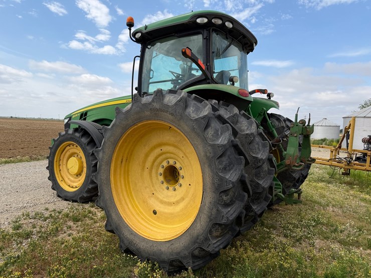 2012-john-deere-8235r-image-4