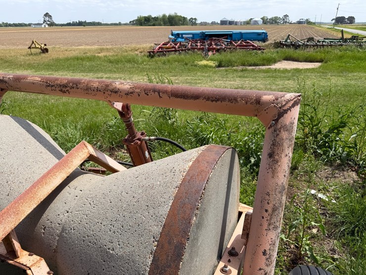 #45277-•-concrete-levee-packer-image-10