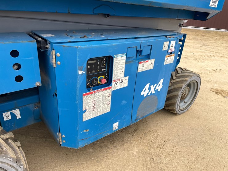 #7514-•-(s-2)-2012-genie-3369-rough-terrain-scissor-lift-image-11