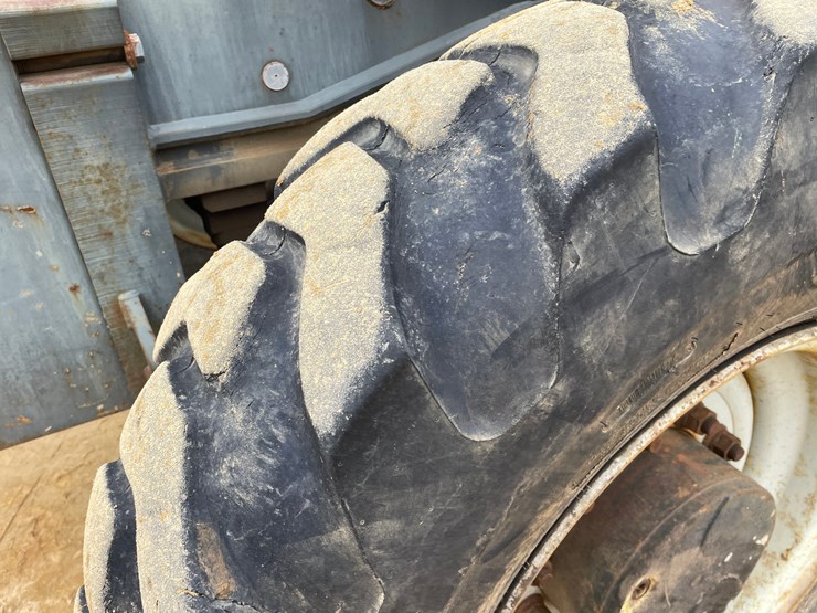 2005-jlg-g9-43a-image-74