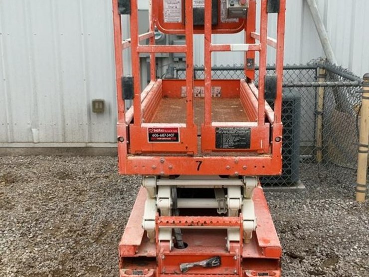 #414-•-2019-snorkel-19'-scissor-lift-image-4