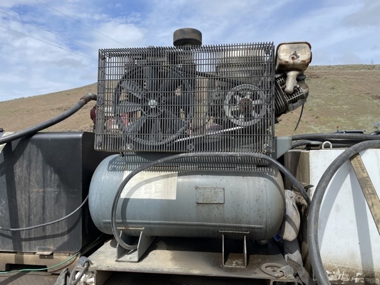 2004-kenworth-t300-image-14