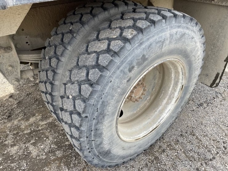 2004-kenworth-t300-image-10