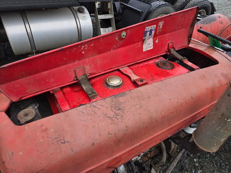 massey-ferguson-35-image-21