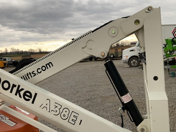 #309-•-2019-snorkel-38'-articulating-lift-image-15